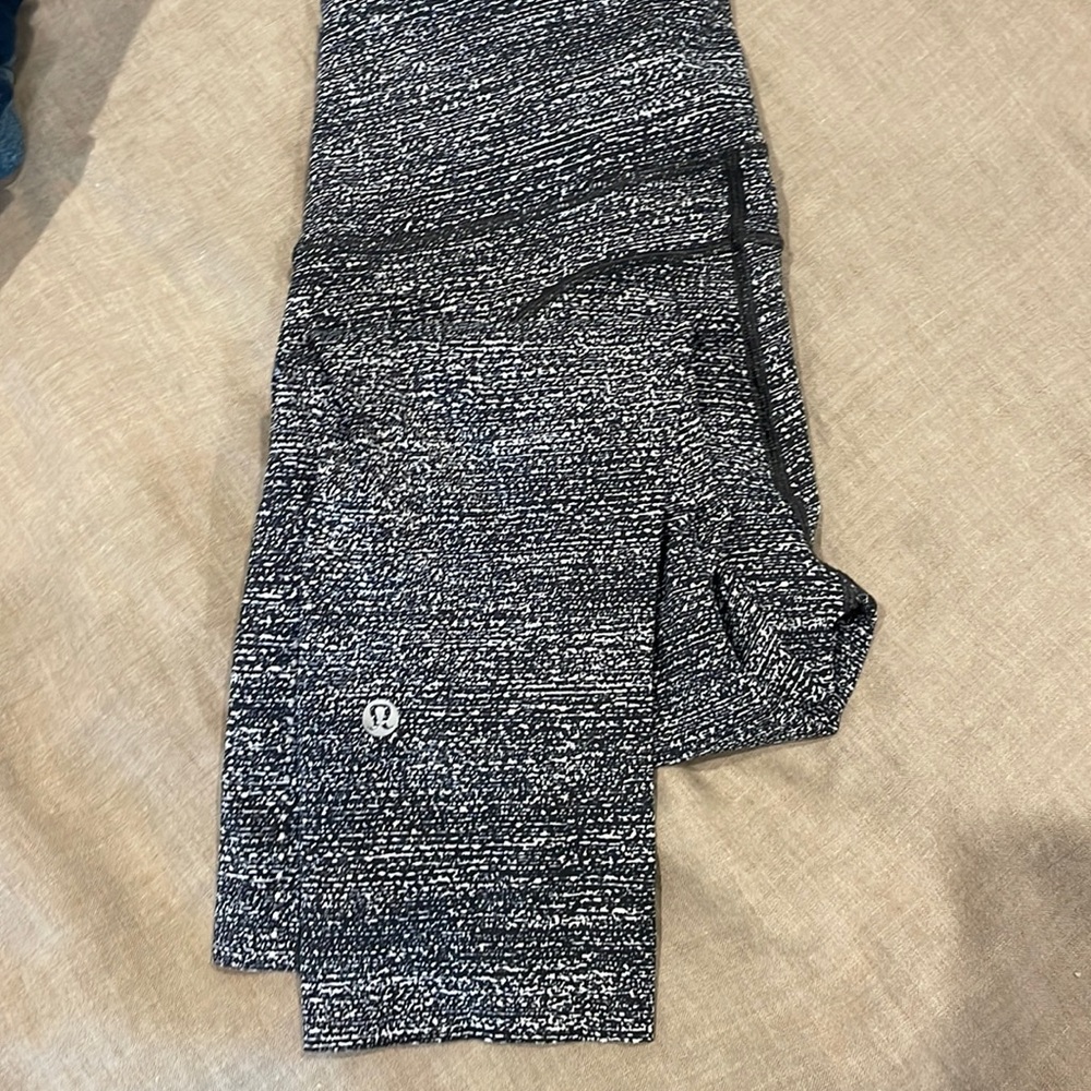 Lulu lemon capris with pockets